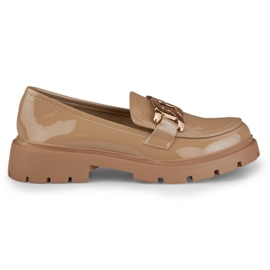 Sapatos caramelo com decoração dourada bege