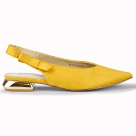 Sapatos de mulher com salto baixo e elegante amarelo Sapatos de mulher com salto baixo e elegante amarelo