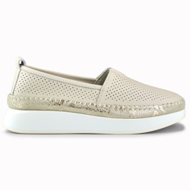 Sapatos de mulher em pele bege vazados