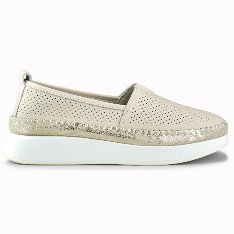 Sapatos de mulher em pele bege vazados