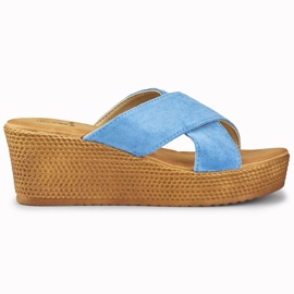 Chinelos femininos com jeans azul