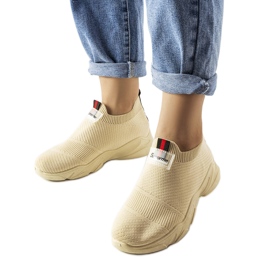 Tênis slip-on bege Greco.