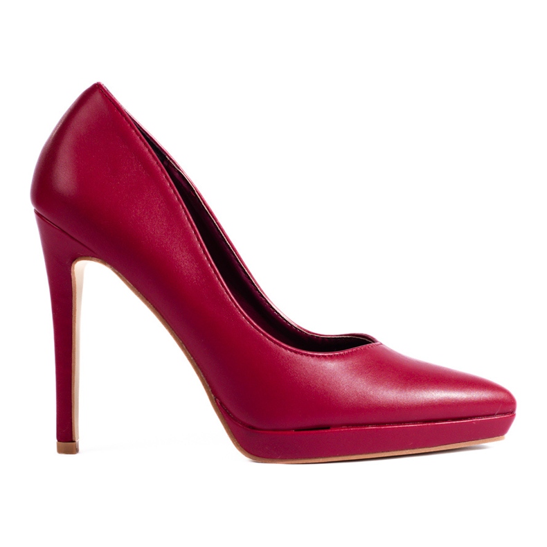 Bombas elegantes da Borgonha em um broche Shelovet vermelho