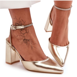 Sapatilha de Couro com Tira Decorativa Lirosa Dourada dourado