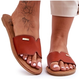 Sandália feminina confortável de salto baixo marrom Coraline