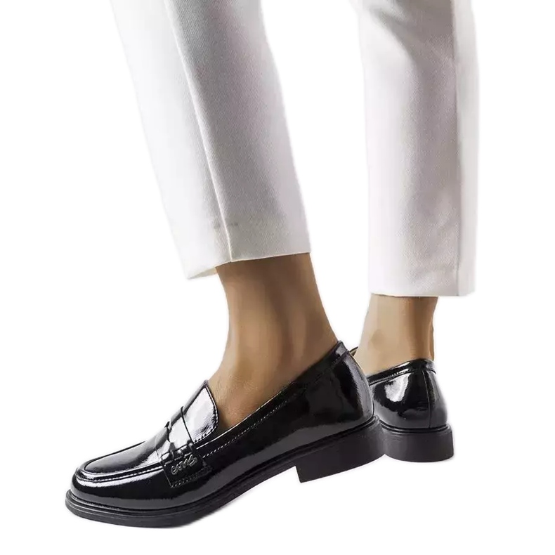 Mocassim preto laqueado, Gioia