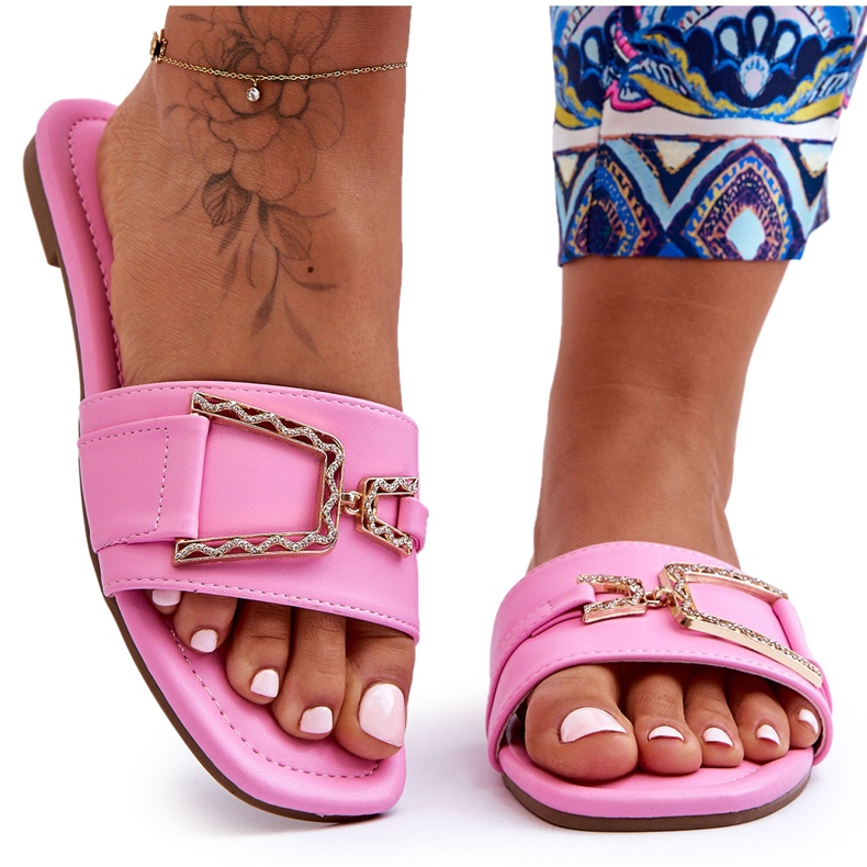 Chinelos clássicos femininos com decoração rosa impressionante