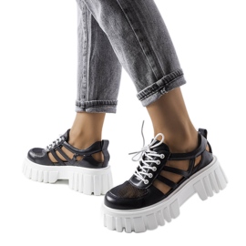 Brogues pretos com uma enorme sola Emaline