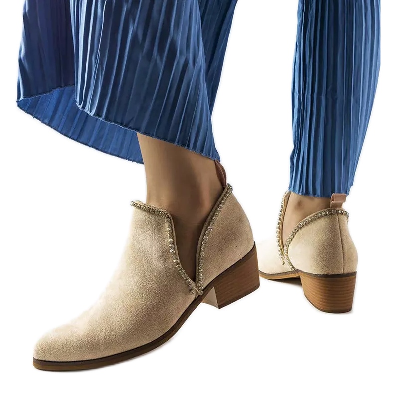 Botins bege decorados com strass Ditten
