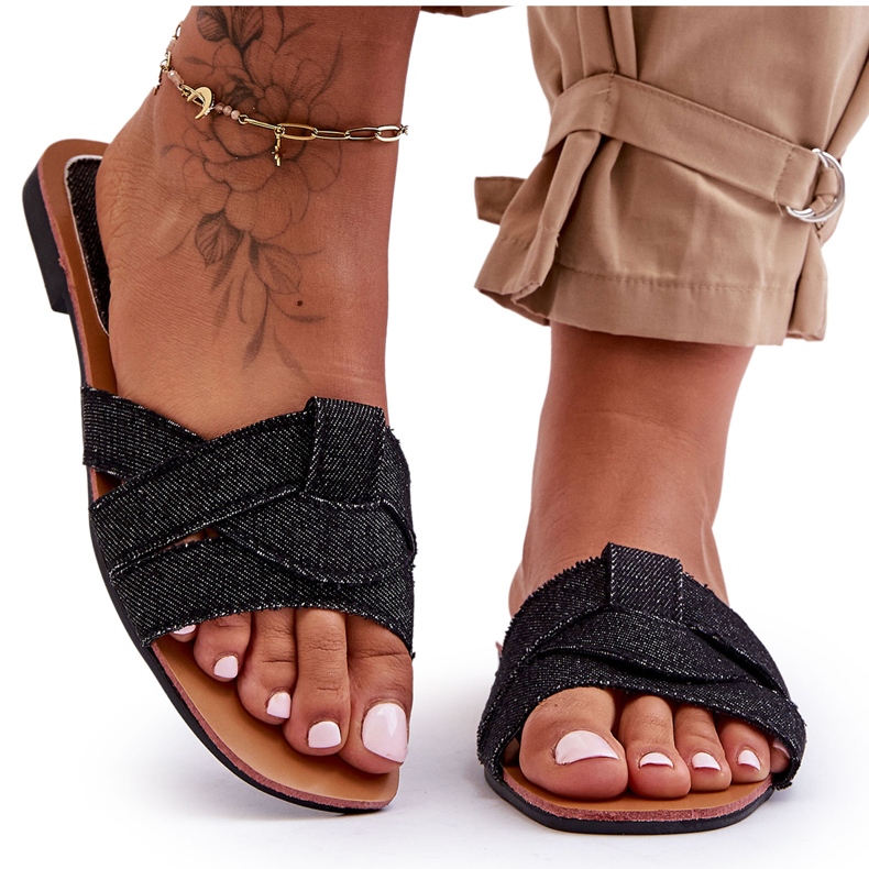 Chinelos femininos pretos de tecido Aversa