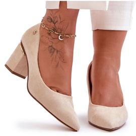 Sapatos de salto alto clássicos de camurça com enfeites Derren bege claro Sapatos de salto alto clássicos de camurça com enfeites Derren bege claro