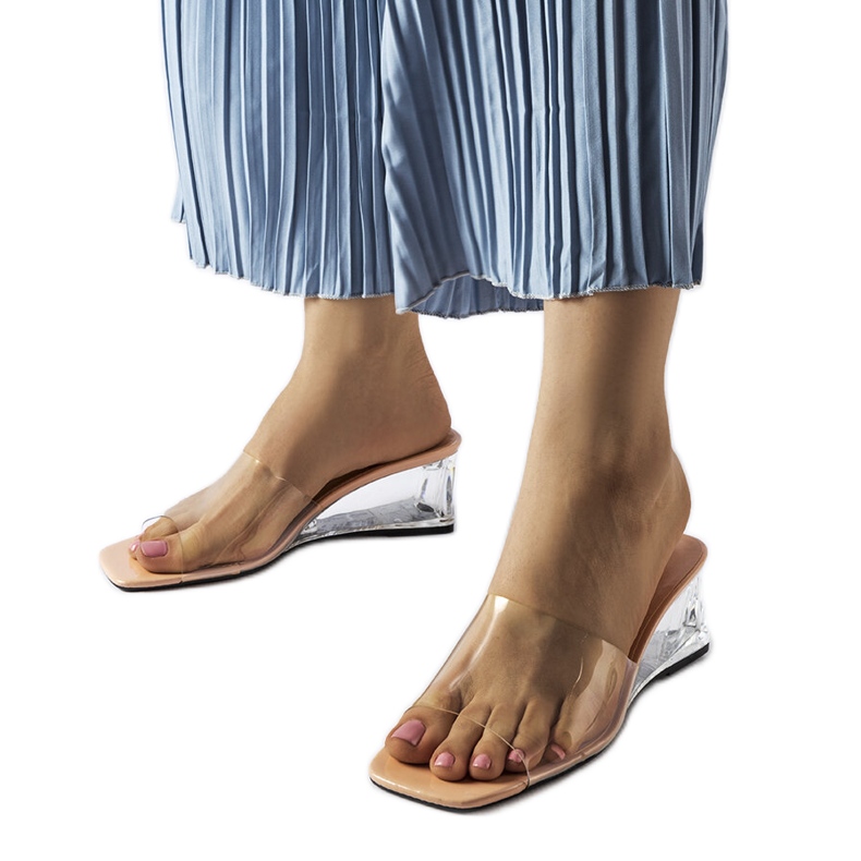 Slides transparentes bege da Wyatt Slides transparentes bege da Wyatt