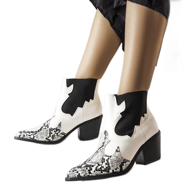 Botas de caubói isoladas brancas com motivo de cobra Goulet branco