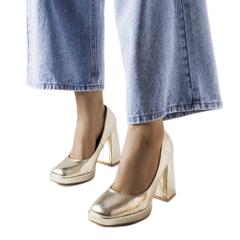 Sapatos de salto alto dourados da Mailly