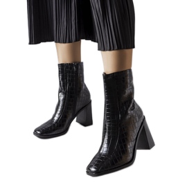 Botins pretos com imitação de pele de crocodilo, Belluci