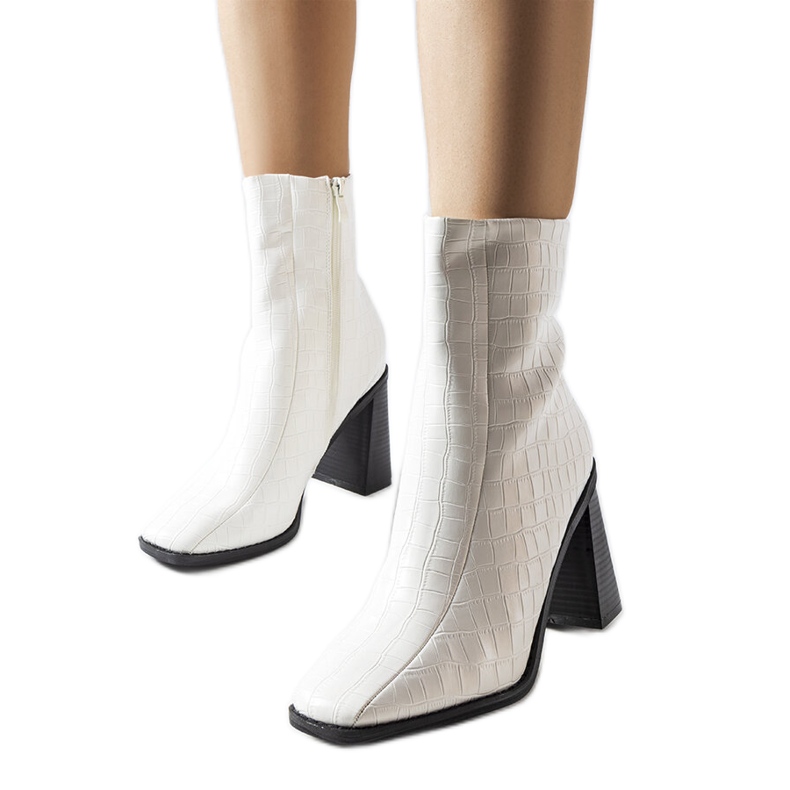 Botins brancos com imitação de pele de crocodilo, Belluci