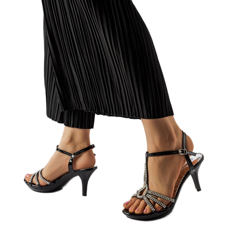 Sandália preta de salto alto com zircônias, Levane preto