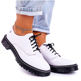 Sapatos de couro feminino Oxford Maciejka White Varnished 04087-11 branco Sapatos de couro feminino Oxford Maciejka White Varnished 04087-11 branco
