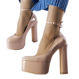 Sapatos de salto alto patenteados bege da Colle Sapatos de salto alto patenteados bege da Colle