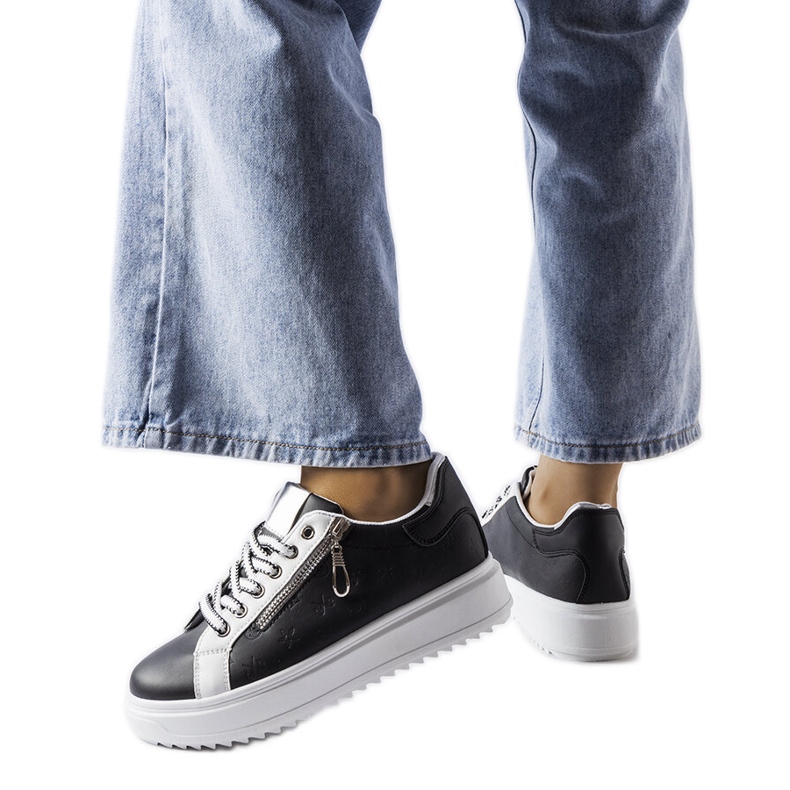 Inna Tênis preto na plataforma Romola