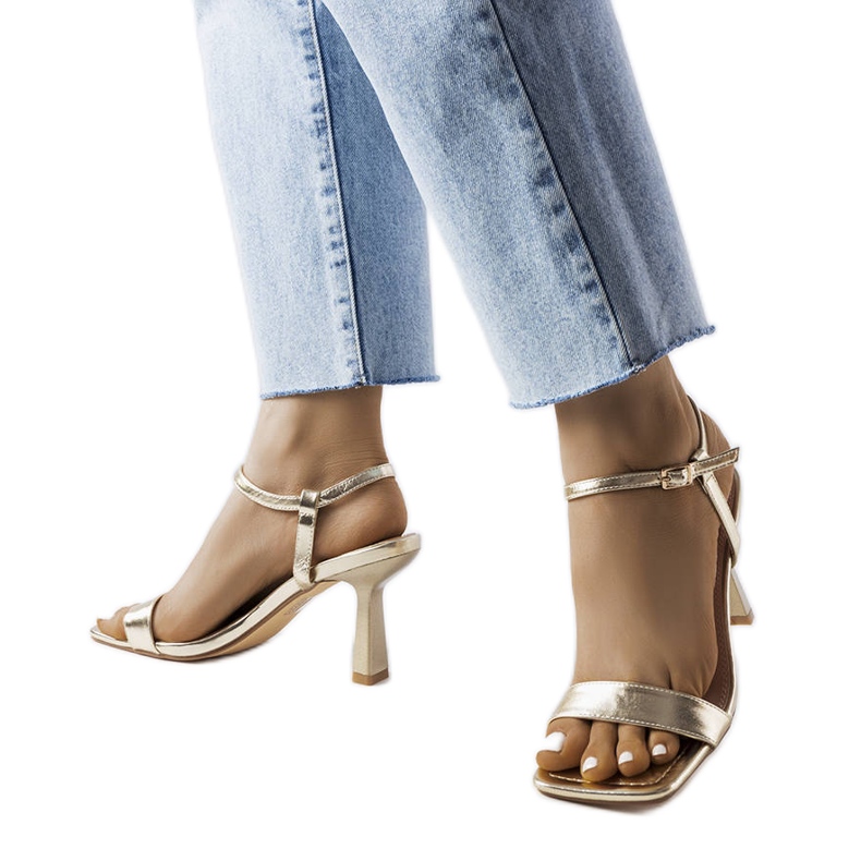 Sandália dourada de salto alto Amalia dourado