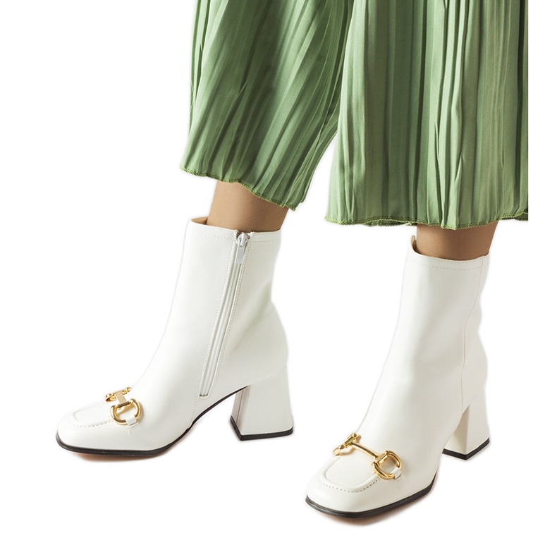 Botins brancos Castione