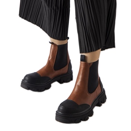 Bota marrom sem cadarço, Sibyla