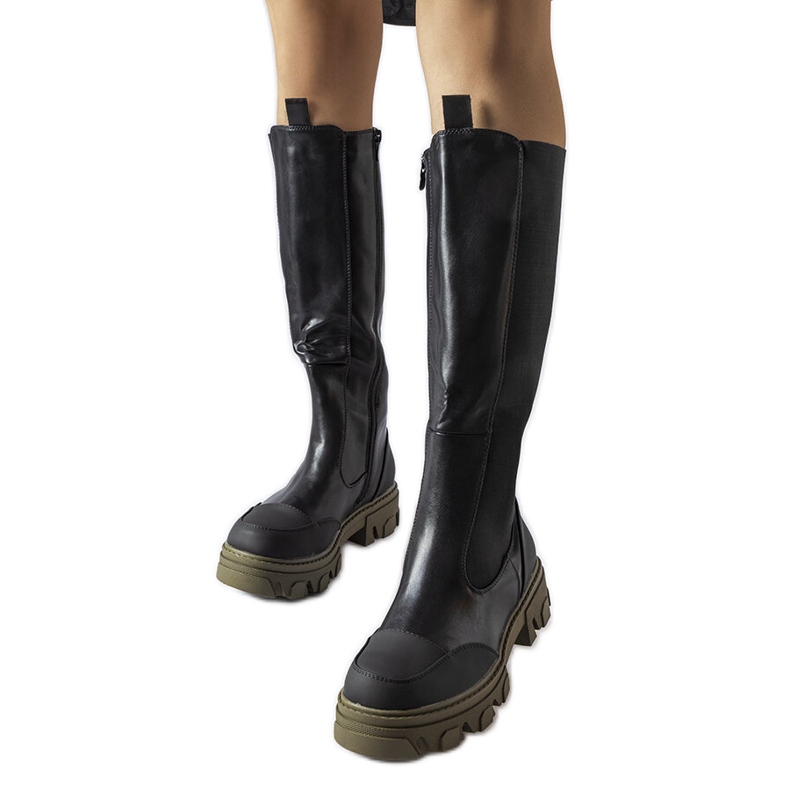 Botas altas pretas e verdes, Pasquale preto