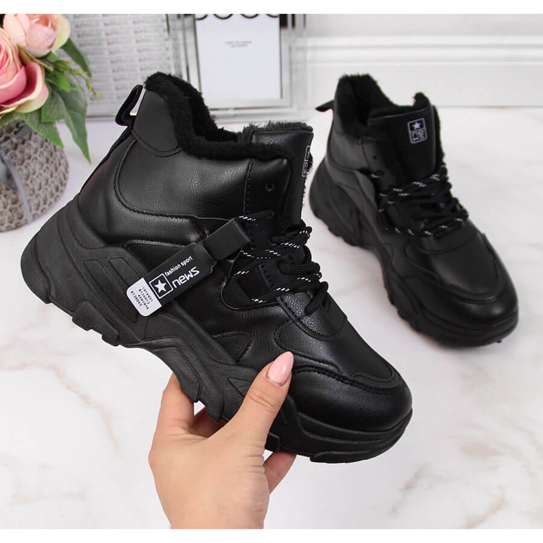 Ténis isolados de mulher com sola grossa, preto NEWS