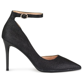 Alfinetes pretos brilhantes presos no tornozelo