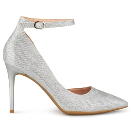 Pinos de prata brilhantes presos no tornozelo Pinos de prata brilhantes presos no tornozelo