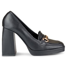 Mocassim preto com salto alto confortável