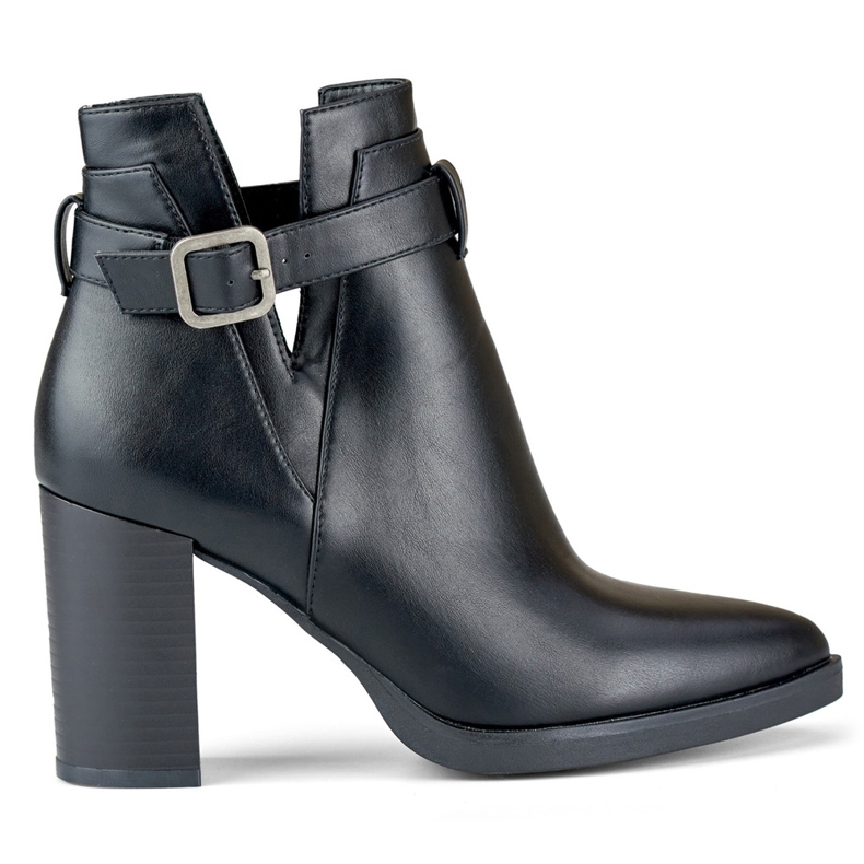 Botas pretas recortadas femininas em um poste bege Botas pretas recortadas femininas em um poste bege