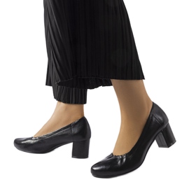 Inna Ploufe sapatos pretos no quarteirão