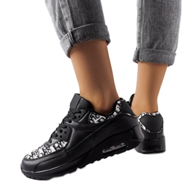 Tênis preto com inserção estampada da Brattiro