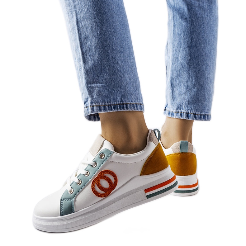 Inna Tênis branco com detalhes coloridos da Passaic