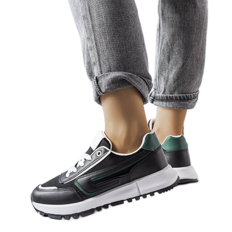 Inna Tênis preto com detalhes verdes Tod