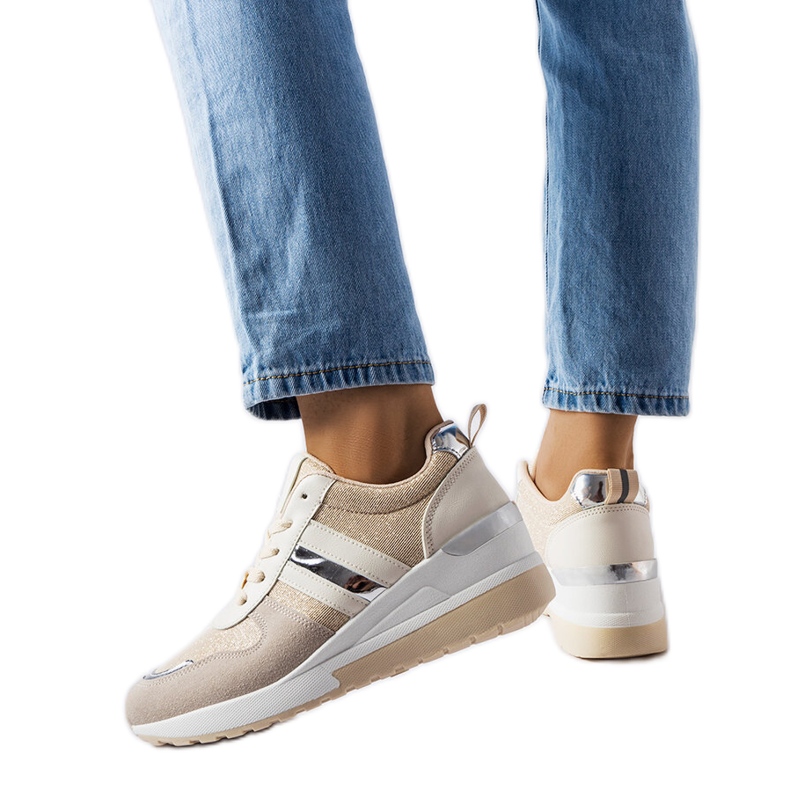 Inna Tênis de cunha bege e prata de Titusville