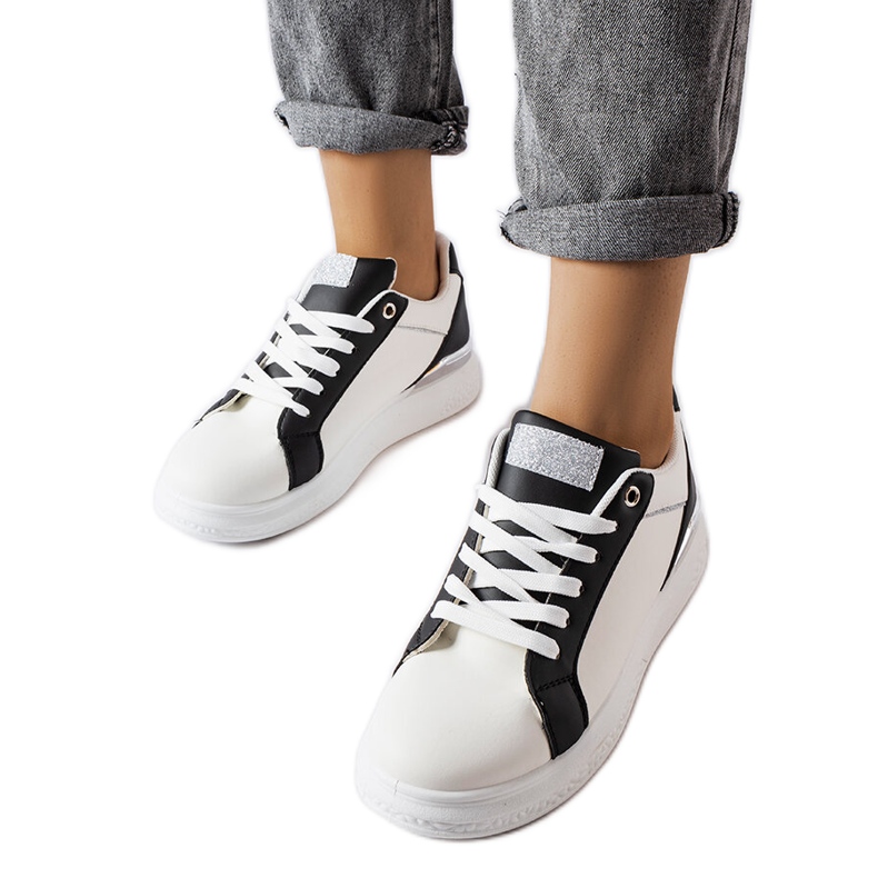 Inna Sapatos preto e branco com detalhes prateados da Palais