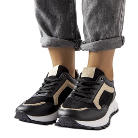 Inna Tênis preto com decoração glitter da Busso