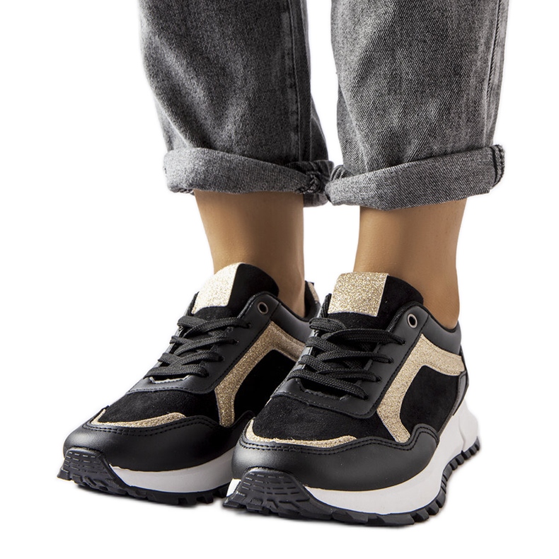 Inna Tênis preto com decoração glitter da Busso