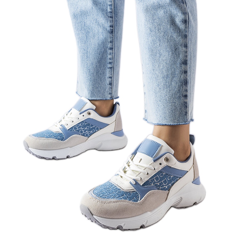 Sapatos azuis e brancos com detalhes prateados do Rio Sapatos azuis e brancos com detalhes prateados do Rio