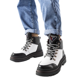 Botas isoladas pretas e brancas da Solofra preto