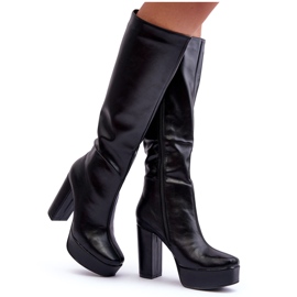 Botas acima do joelho com salto preto e plataforma Baldrema