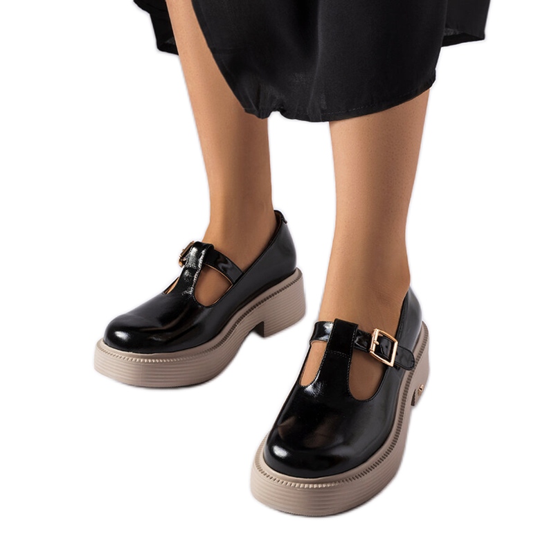 Inna Sapatos lacados pretos Karino