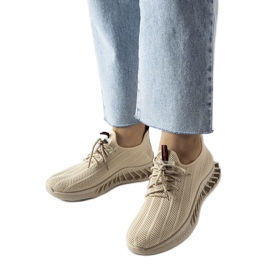 Sapatos slip bege com renda