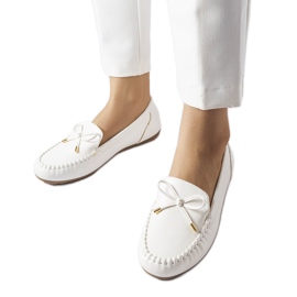 Mocassins brancos com laço da Via Foria
