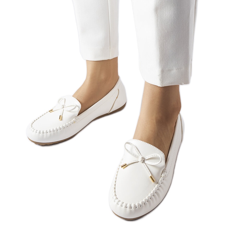 Mocassins brancos com laço da Via Foria