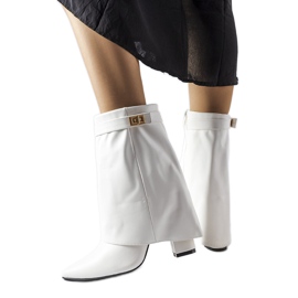Botas brancas com parte superior enrolada da Aya branco
