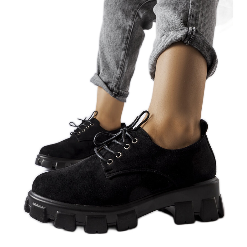 Sapatos baixos pretos da Cloutier